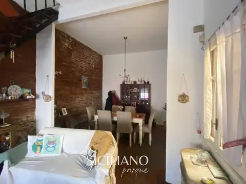Depto Tipo Casa en Venta 50 años
