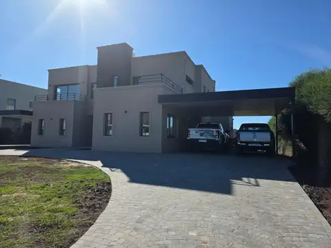 Casa a Estrenar 6 Amb | 5 Baños | Pileta y Jardín!