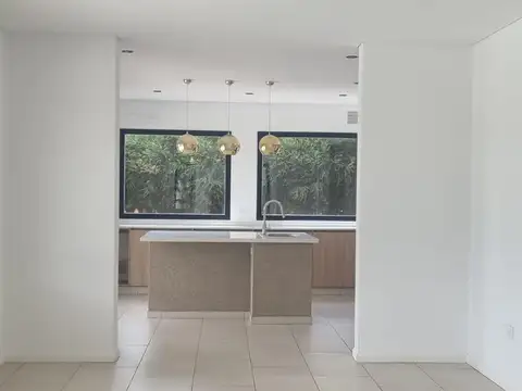 Casa 6 ambientes con 6 baños