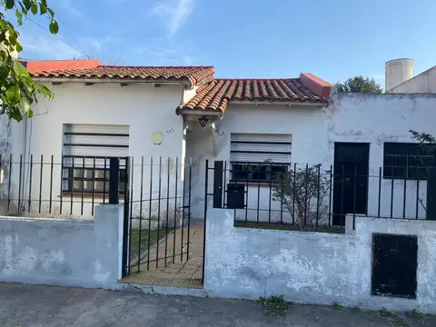 Casa en Venta en La Plata [Cod: 1164-8327]
