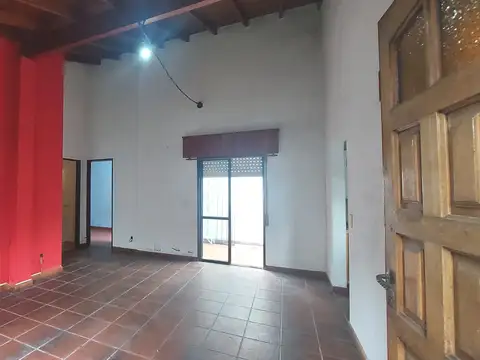 Depto Tipo Casa en Alquiler en Morón, $ 680.000