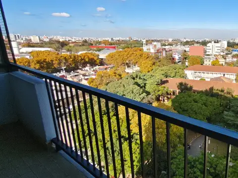 Excelente dpto 2 amb a Modernizar Fte c/Balcon 39 mts Donado 800. V Urquiza 
