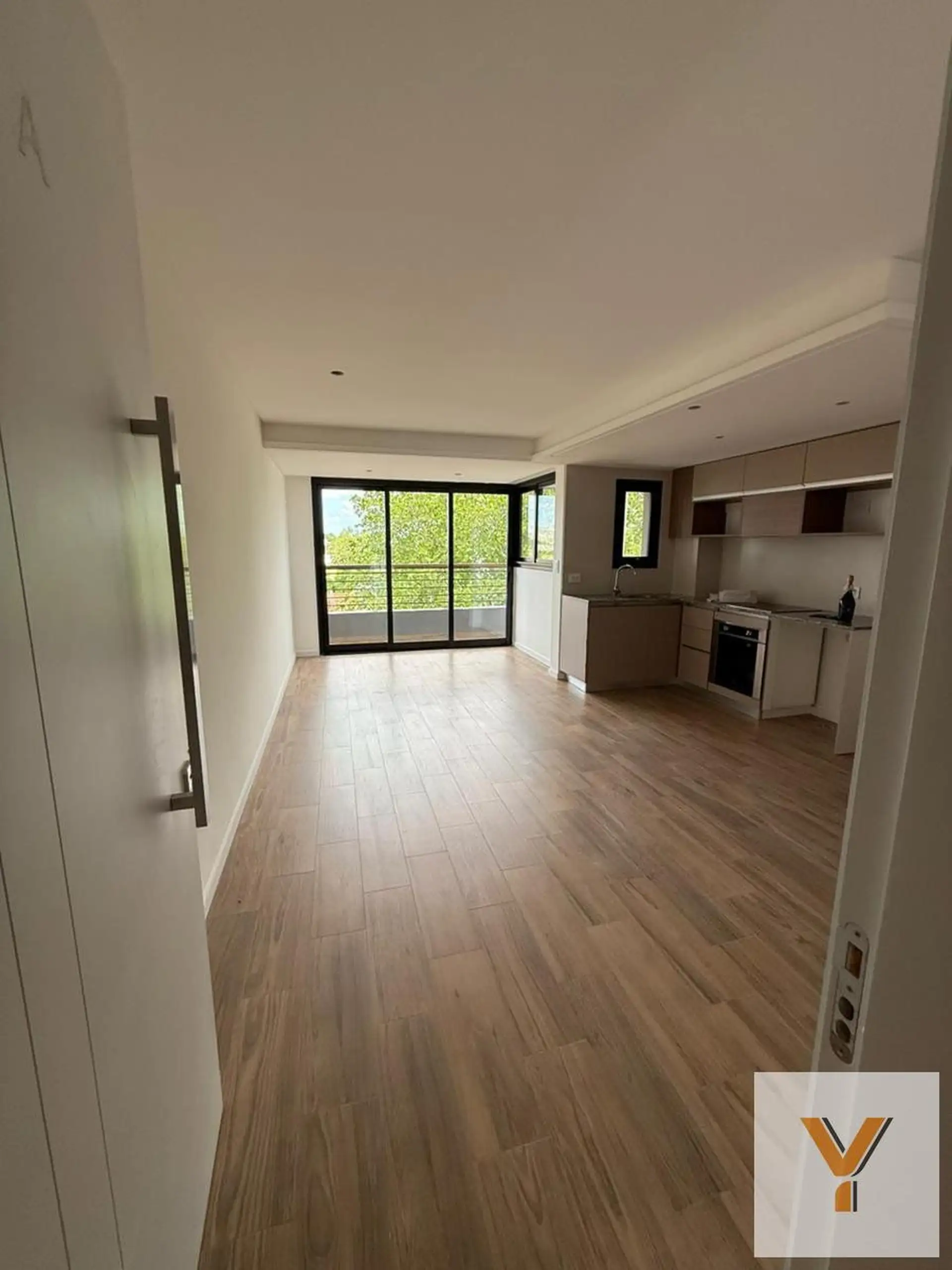 Depto 2 amb, 51m² con balcón y cocina equipada