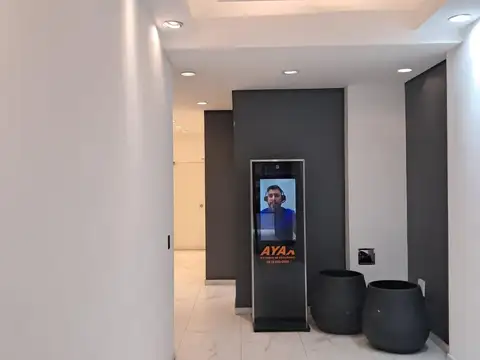 Paraguay 2400, Piso 8