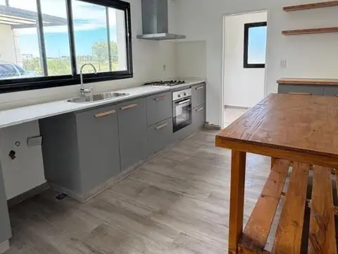 Casa 5 ambientes con 2 baños