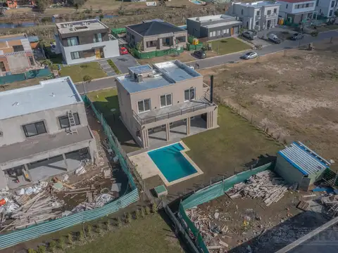 Casa en Puertos / Escobar