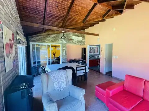 Casa 3 dorm, quincho y pileta en Venta - Ibarlucea
