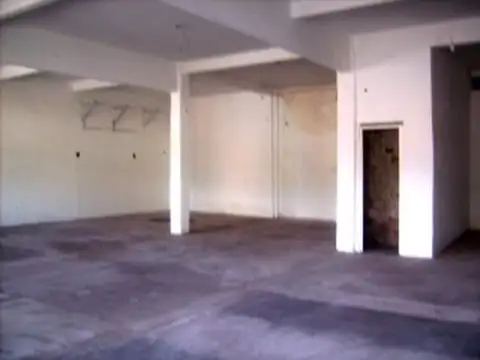 LOCAL 260 mts2, SUP. LIBRE 177MTS2,  AV. CROVARA ESQUINA BRANDSEN, ZONIFICACION . MI, TABLADA.-