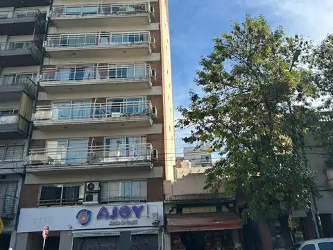 1 AMBIENTE 32 M2 14 AÑOS .4º PISO CONTRAFRENTE BAÑO COMPLETO
