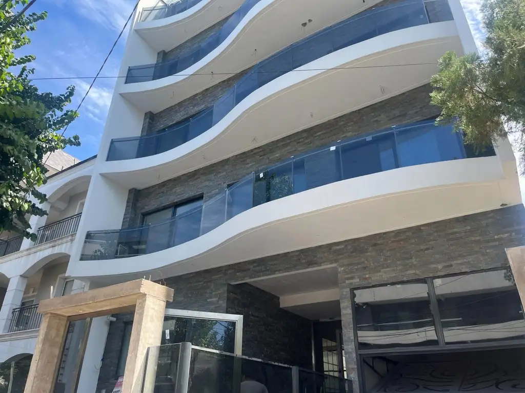 Adrogue inmejorable ubicación semipisos en construcción