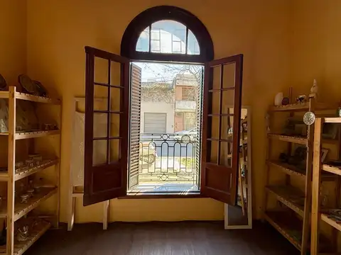 VENTA CASA, 4 DORMITORIOS, COCHERA, PATIO Y TERRAZA, DORREGO 2300. BARRIO ABASTO, ROSARIO.