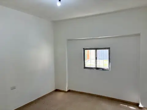 Casa en Alquiler en Luis Guillon, $ 480.000