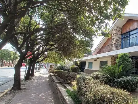 Casa 6 Dor, ideal consultorios, LA CALERA CENTRO