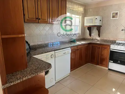 Casa 5 ambientes con 4 baños