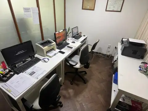 Oficina en Peatonal Córdoba al 1300