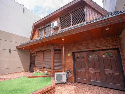 Casa 6 ambientes con 4 baños