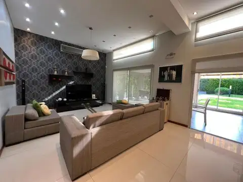 Casa en Alquiler de 3 dormitorios