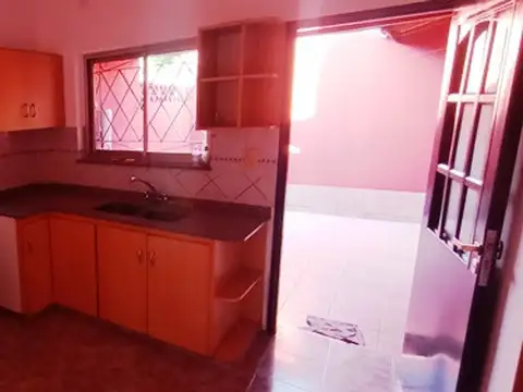 Depto Tipo Casa en Venta en Centro, USD 99.000