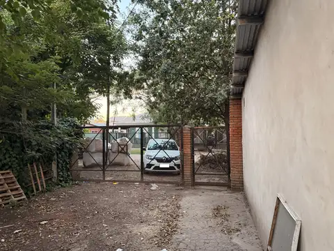 Casa en Venta con 3 cocheras