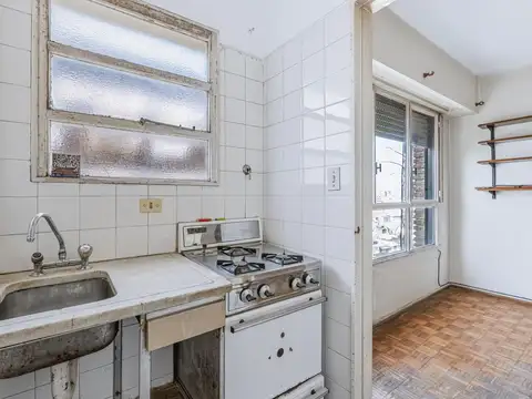 Venta departamento monoambiente con cocina separada. piso alto. luminoso. palermo.