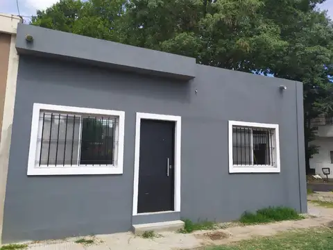 MUY LINDO PH 3 AMB. SIN EXPENSAS  con patio próximo a Avenidas y Ferrocarril