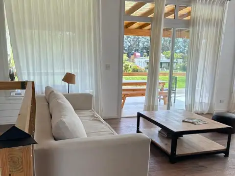 Casa en Alquiler Temporal con 3 cocheras