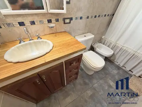 Casa 4 ambientes con 2 baños