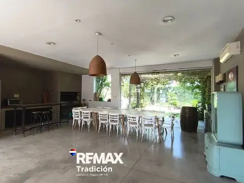 Casa en Venta con 2 cocheras
