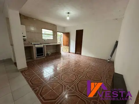 Casa 5 ambientes con 1 baño