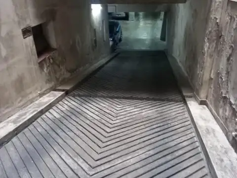 Cochera en venta en Yerbal al 600