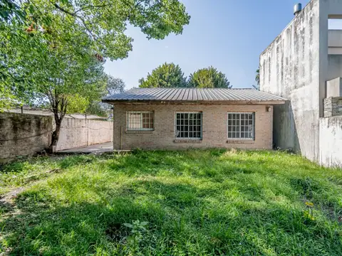 Casa en Venta con 2 cocheras