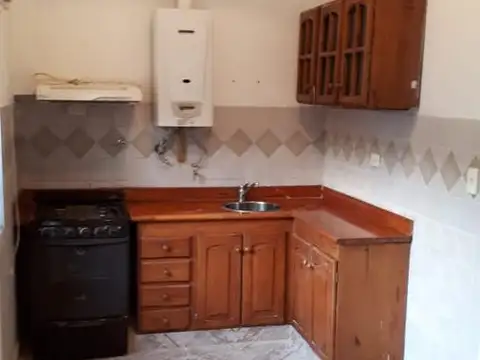 Florida - Vivienda con Local - Todo en P. Baja -3 amb con Jardín y Garaje    Local al frente !