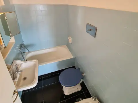 Teniente General Juan Domingo Perón 2000, Piso 8