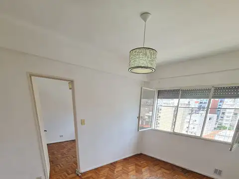 Teniente General Juan Domingo Perón 2000, Piso 8