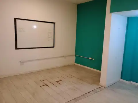 Galpon con Oficinas en Alquiler - Monte Castro