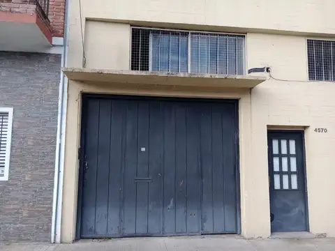 Galpon con Oficinas en Alquiler - Monte Castro