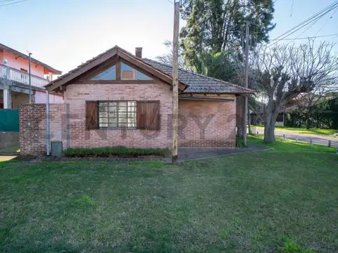 Casa en venta en Gonnet de 2 dormitorios