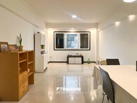DEPARTAMENTO DE 3 AMBIENTES A LA CALLE  CON COCHERA