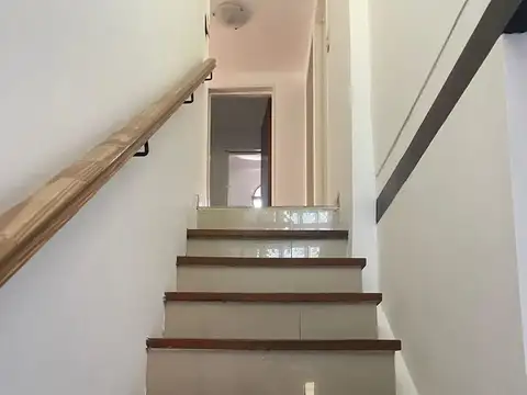 Excelente Oficina de 129 Mts en Las Lomas de San Isidro con estacionamiento