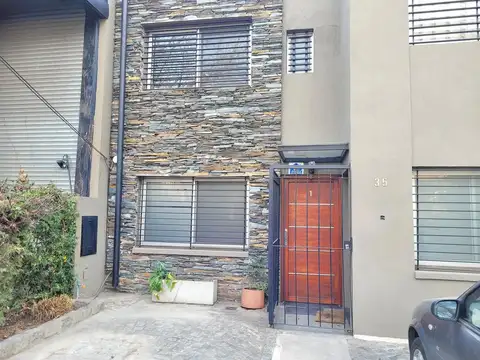 Excelente Oficina de 129 Mts en Las Lomas de San Isidro con estacionamiento 