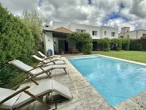 Casa en alquiler temporal en Santa María de Tigre, 5 dormitorios, jardin y pileta