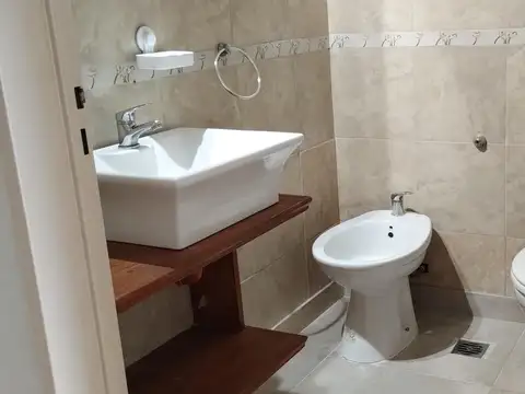 Venta monoambiente en piso alto y luminoso en Chacarita