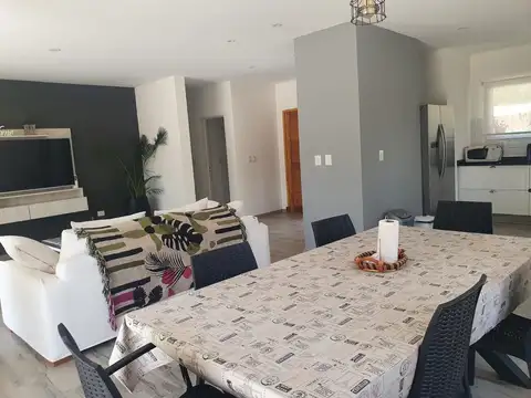Casa 4 ambientes con 3 baños