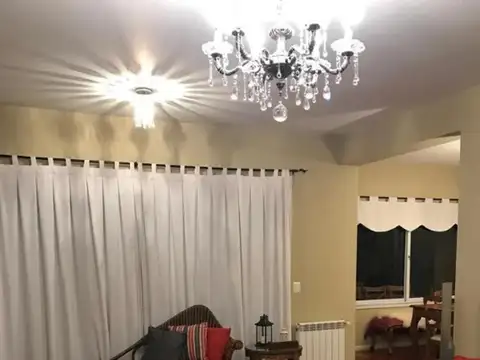 Casa 6 ambientes con 4 baños