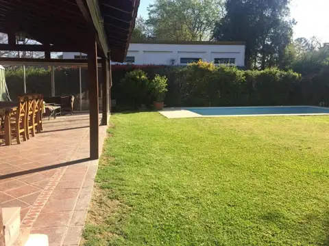 Casa 5 Dormitorios, Pileta y Gran Jardín en Don Torcuato