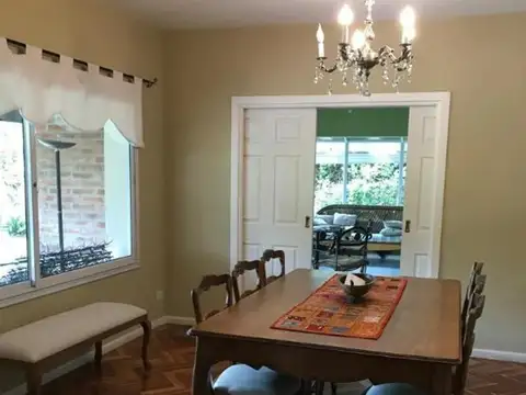 Casa en Venta con 2 cocheras