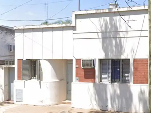 VENTA CASA 3 dormitorios - Zona Centro.-