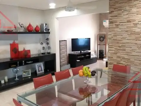 Casa 5 ambientes con 3 baños