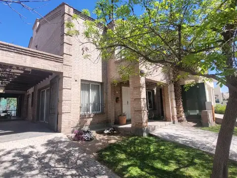 Casa en Venta en Villa Nueva de Guaymallen, Guaymallén