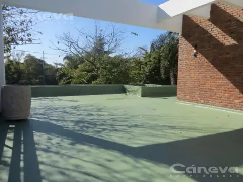 Casa en Venta con 4 cocheras